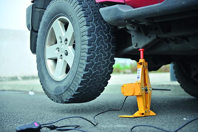 CRIC ELETTRICO PER AUTO VIGOR 12V 2 TON – SOLLEVATORE AUTO PORTATILE CON VALIGETTA